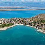 Apartment On Island Near Sandy Beaches Vir
