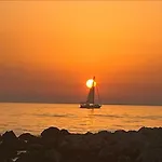 On Island Near Sandy Beaches * Vir