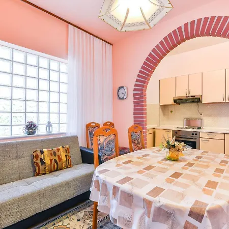 Apartment On Island Near Sandy Beaches *