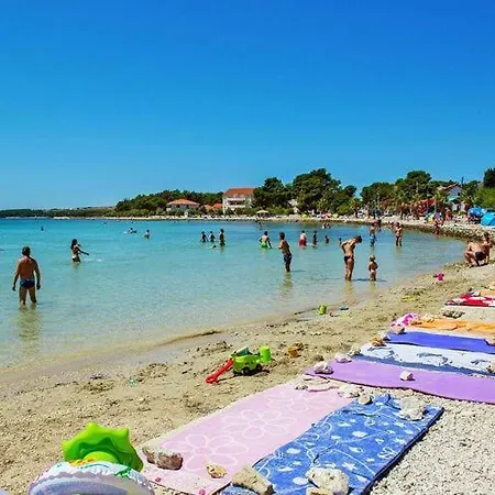 On Island Near Sandy Beaches * Vir