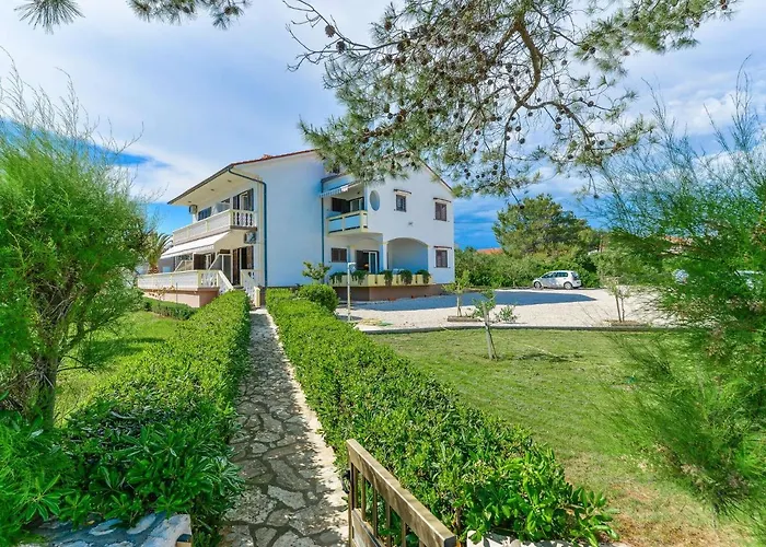 Daire On Island Near Sandy Beaches Vir