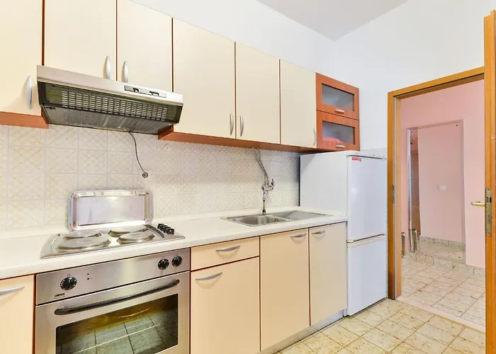 On Island Near Sandy Beaches Daire